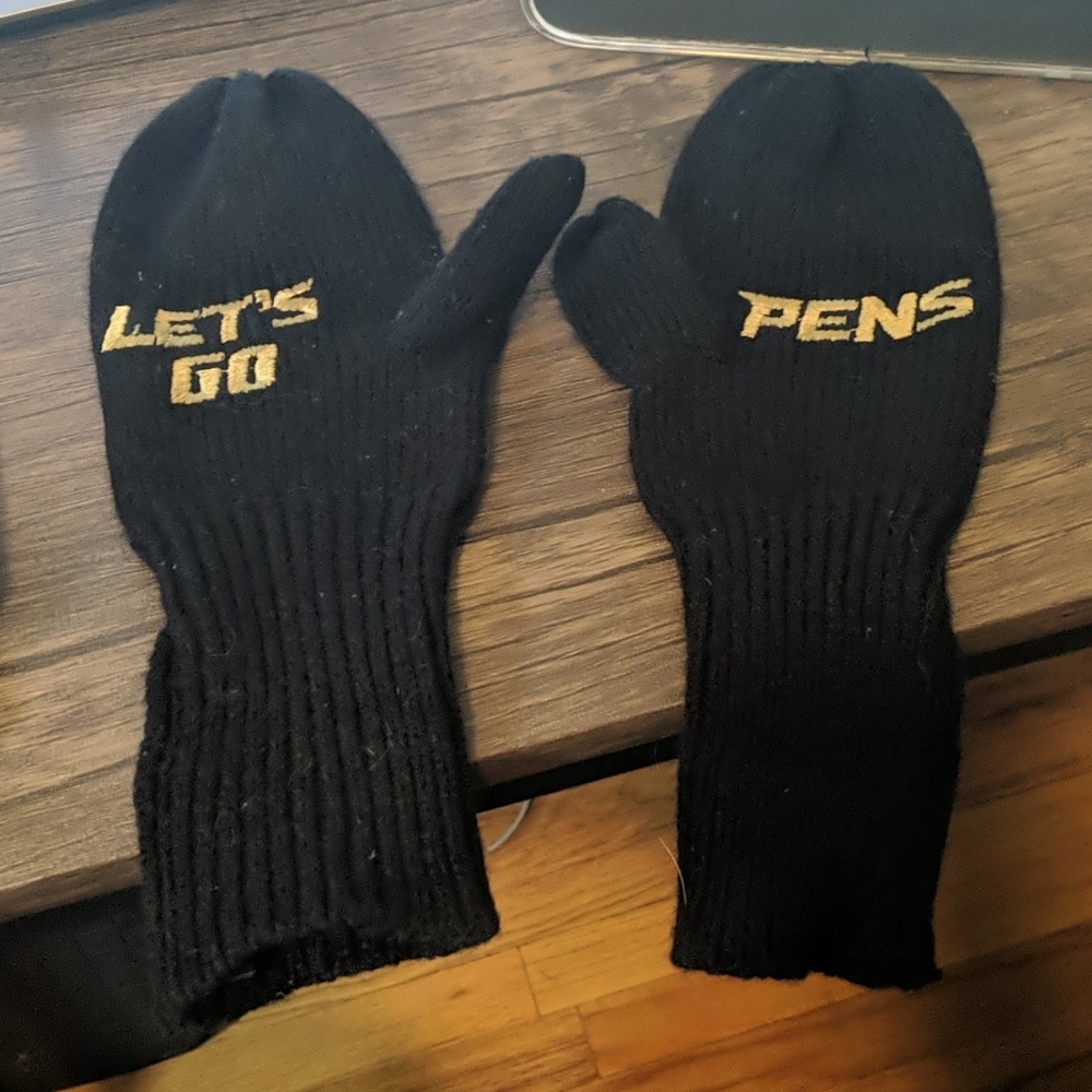 Penguins hockey mittens